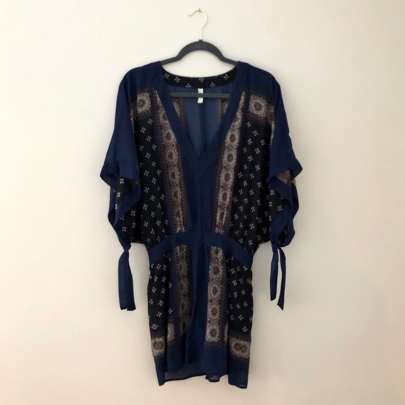 Wide Sleeve Tunic Dress - Picture 2 of 3